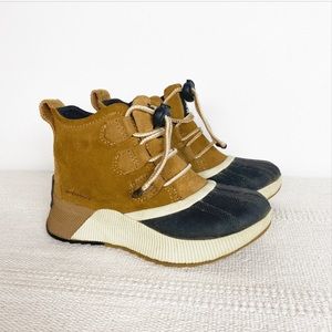 SOREL Out N’ About duck boots Kids size 1